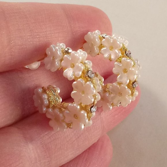 18K Gold Plated 925 Silver Pearl Flower Shape Beads Crystal Hoop Earrings 24mm - Picture 1 of 5